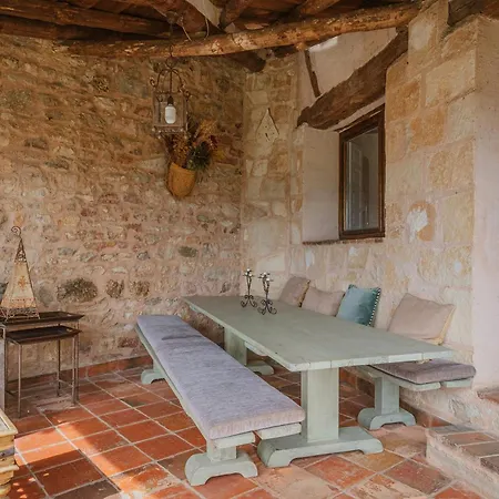 La Casa Del Herrero - *